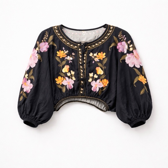 FARM Rio Tops - Beautiful!! FARM RIO Black Floral Cropped Batwing Sleeve Blouse 100% Viscose